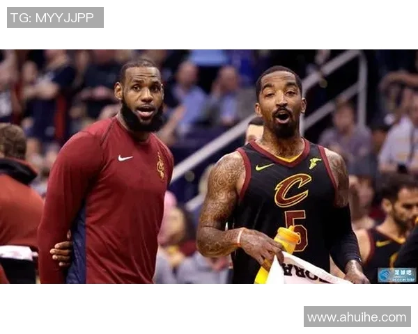 史密斯足球传奇：从默默无闻到世界顶尖球员的奋斗历程